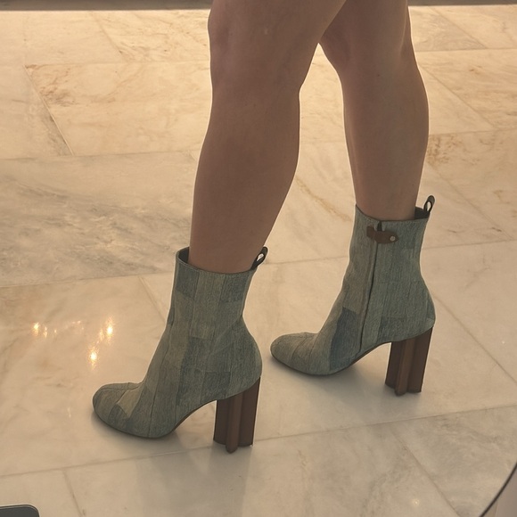 LOUIS VUITTON SWINGING BOOTS SIZE 39 - Picture 8 of 10